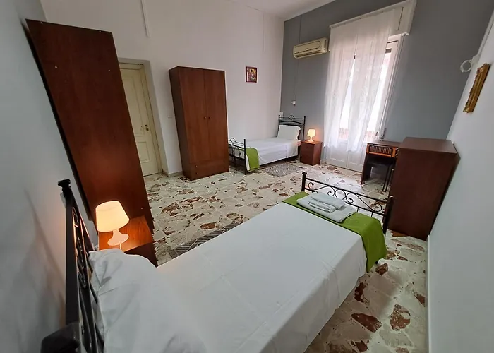 Domus Pina בית הארחה