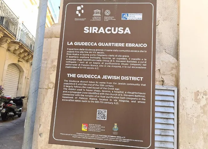 Domus Pina בית הארחה